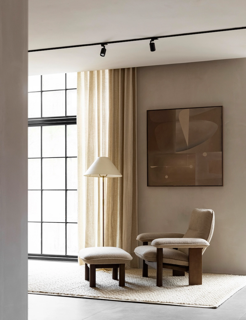 Brasilia_Lounge_Chair_Brasilia_Ottoman_Houkime_Rug